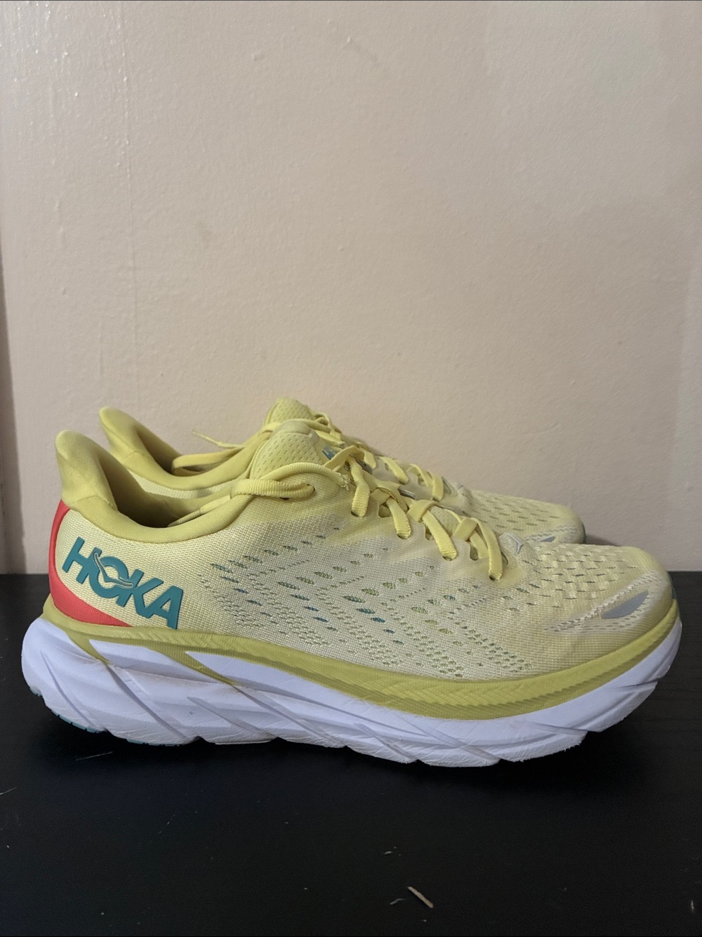 Hoka One One Clifton 8 running shoes in the Yellow Pear Sweet Corn color size 9B